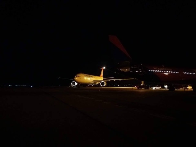 Aterizare de urgenţă pe Otopeni! Un pasager, suspect de febră tifoidă