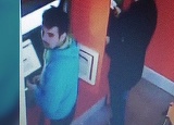 Alertă în Oradea! Un tânăr a furat bani de la un bancomant şi a fost surprins de camerele video. Tu l-ai văzut?