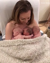 Povestea emoţionantă a unei femei de 42 de ani care a adus pe lume tripleţi. Medicii au avertizat-o să facă avort, dar ea n-a ascultat! Cum s-au născut micuţii