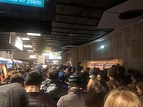 Haos la metrou! Aglomeraţie mare la staţia Victoriei