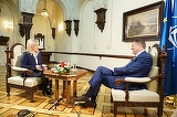 Mai tanara cu 29 de ani decat celebrul comentator, sotia lui Cristian Topescu aduce in casa aproape 10.000 de lei pe luna! Christel a fost numita recent de presedintele Iohannis in Consiliul de Administratie al TVR