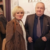 Scandal colosal in familia celui mai mare comentator sportiv din Romania! Nora lui Cristian Topescu divorteaza de baiatul fostului senator pentru ca acesta o inseala! Vezi mesajul INCREDIBIL de dur al frumoasei Raluca la adresa lui Topescu jr! EXCLUSIV