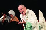 Cum l-a scos din minti Corneliu Vadim Tudor pe Ion Besoiu! Actorul a reactionat vehement dupa ce a recitat o poezie a Tribunului: "Banditul! Cum m-a inselat!”