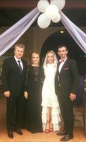 Gabriela Firea, aparitie indrazneata la o nunta in Grecia! Rochia neagra, cu decolteu adanc si transpareta in zona bustului i-a scos formele in evidenta