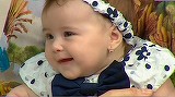 Doamne, ce fetita frumoasa are Christian Sabbagh! Anais are aproape 4 luni si a incercat sa il "cucereasca" pe Bursucu!