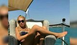 Alina Petre a furat toate privirile in vacanta din Turcia! Blondina s-a distrat pe plaja alaturi de fiica ei