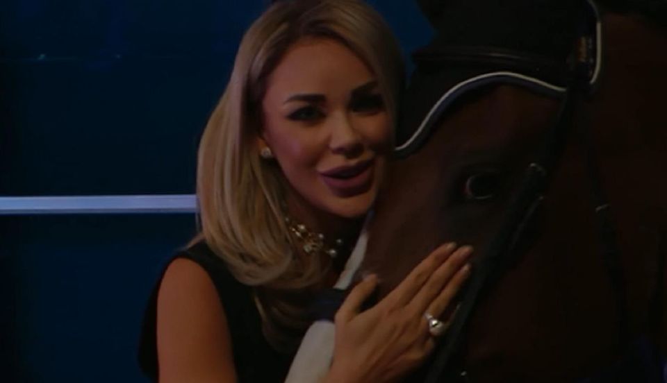 Bianca Dragusanu a venit in platou la WOWBiz si a inceput sa faca "nazuri de vedeta"! Andreea Mantea si Victor Slav, la un pas sa clacheze. Bianca Dragusanu este noua prezentatoare "Te vreau langa mine", de la Kanal D, incepand de luni, 18 septembrie, de la ora 13.00
