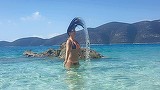 Deea Maxer, în costum de baie la câteva zile după ce s-a spus că s-a îngrăşat. Cum arată acum