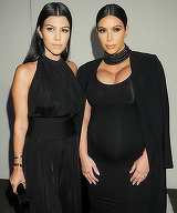 Kourtney Kardashian este insarcinata! Si-a etalat deja burtica de gravida