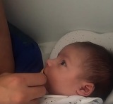 Ce i-a dat fostul fotomodel Andreea Podarescu de mancare copilului ei? Micutul are abia o luna de zile