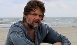 Florin Piersic Jr s-a distrat copios cand si-a gasit una din carti, de vanzare pe site-urile de anunturi! “Oricum nu a citit-o!”
