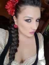 Bianca Rus, de nerecunoscut! Cântăreaţa şi-a etalat decolteul ameţitor, iar fanii au reacţionat: ”Frumoşi sâni!”
