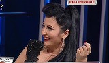 Anca de la Strehaia, nu mai este o femeie simpla, de casa! Cum a fost filmata fosta lui Leo! Lautarii ii fac dedicatii, in timp ce ea sta pe telefon
