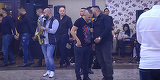 Imagini senzationale cu Nicolae Guta! A cantat la un botez si si-a burdusit buzunarele cu bani din dedicatii de la invitati!