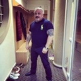 Ginerele lui Sile Camataru si-a facut un tatuaj din filmul „Nasul” ca sa-l impresioneze pe interlop! Pe bratul stang al lui Ninel a fost desenat seful suprem al mafiotilor, Don Vito Corleone! FOTO