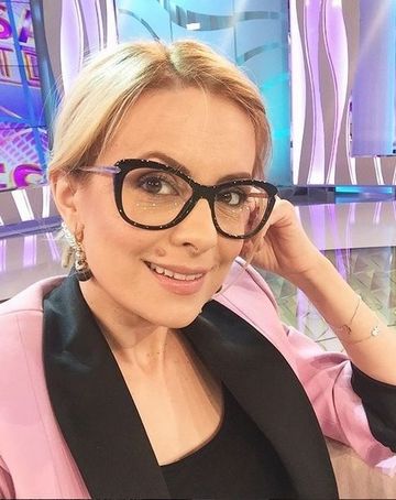 Simona Gherghe s-a fotografiat asa in timpul pauzei de publicitate. Comentariul care a facut-o pe vedeta sa inghita in sec