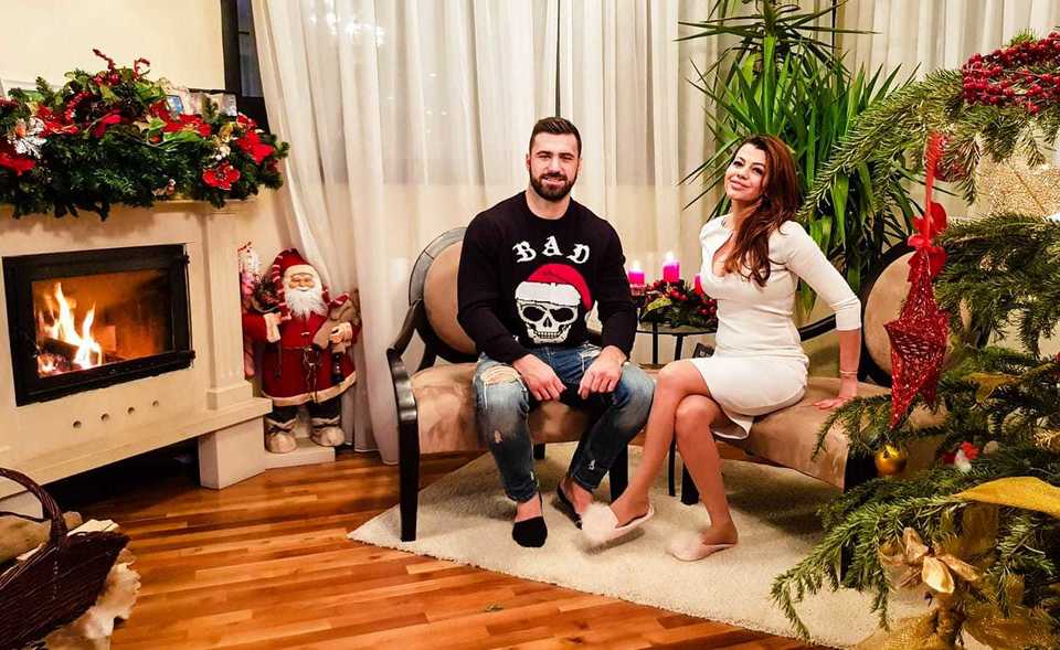 Ce sotie sexy are Andrei Stoica! Cei doi au impreuna doi baieti si formeaza o familie frumoasa