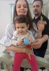 Cristina Siscanu si micuta Petra, momente frumoase in familie. Sotia lui Madalin Ionescu, LIVE din camera fetitei