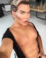 Cum arata papusa Ken dupa 60 de operatii estetice? Rodrigo Alves si-a facut aparitia la o emisiune TV