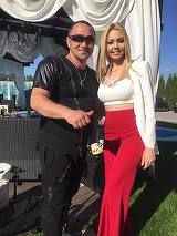 Ea e noua Denisa Raducu a manelelor! E blonda, are aceeasi voce si abordeaza acelasi stil! "Prin tine parca o vad pe Denisa"