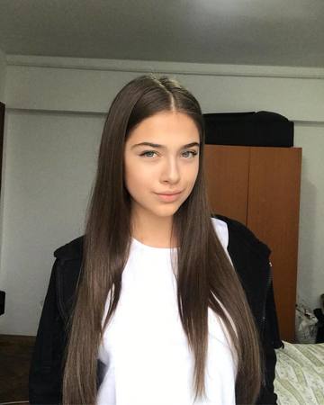 BIA, nepoata lui Florin Salam se face bomba sexy. Iata cum arata cantareata la 14 ani!