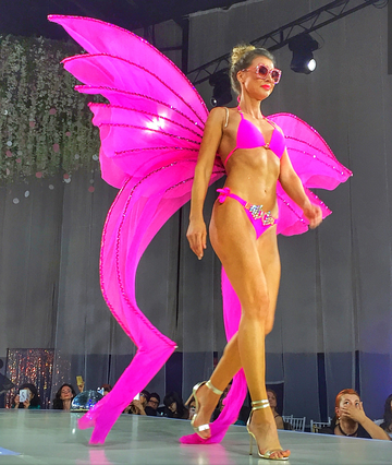Claudia Neghina, mireasa colectiei costumelor de baie create de Anda Adam!