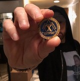 Se intampla si la case mari! Dupa ce a ajuns la dezalcolizare si era sa moara de mai multe ori, se lauda ca a scapat de patima alcoolului. Iata dovada!