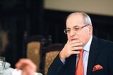 Nelu Ploiesteanu, sfasiat de durere la capataiul fiului sau: "Baiatul meu parca doarme. Mi se rupe sufletul de durere"