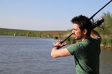Tuncay Ozturk a prins trei pesti de colectie pe un lac de langa Bucuresti! Fostul sot al Andreei Marin ofera si lectii de pescuit: „Tehnici de aruncat cu undita cu Tuncay!”