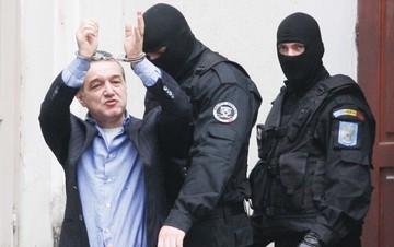 Gigi Becali: "Mi-a facut unu' o plangere in puscarie ca nu stiu ce am furat eu!"