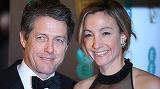Cel mai dorit burlac al generatiei s-a insurat! Hugh Grant si Anna Eberstein au spus, oficial, "DA"!
