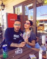 Iubitul Margheritei de la Clejani, in pat cu maimuta! Imagini INCREDIBILE din dormitorul tanarului