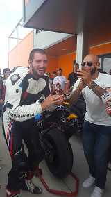 Catalin Cazacu, victorie uriasa la revenirea in circuitul de motociclism, dupa intoarcerea de la Exatlon! A baut sampanie cu Draghia, Kirita si compania si-au strigat in cor: "Vulturii, vulturii" | EXCLUSIV