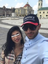 Iubita lui Nicu Guta se imbraca sexy si in bucatarie! Uite-o pe frumoasa Emi cum ii gateste fiului lui Nicolae Guta!