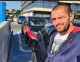 Ea este noua iubita a lui Catalin Cazacu?! Imagine romantica surprinsa la rasarit, pe plaja