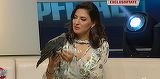 Inamica Iuliei Albu a venit in platou la WOWbiz! E tare-n stil, dar si in gura! Mihaela Gurau a aparut la brat cu o cioara