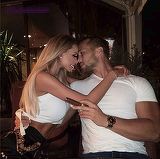 Tristan Tate a petrecut in club in bratele unei brunete! Imaginea compromitatoare cu cei doi
