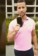 Tristan Tate si-a calcat telefonul de 2.000 de euro cu masina, pentru ca nu i-a placut cum functioneaza: „A fost mai distractiv decat sa-l arunc la gunoi” VIDEO