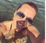 Andreea Esca, cea mai sexy imagine! Cum arata vedeta tv, la 45 de ani, in costum de baie! FOTO
