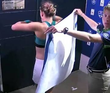 Simona Halep, filmata pe furis in timp ce se schimba! S-a intamplat la vestiar