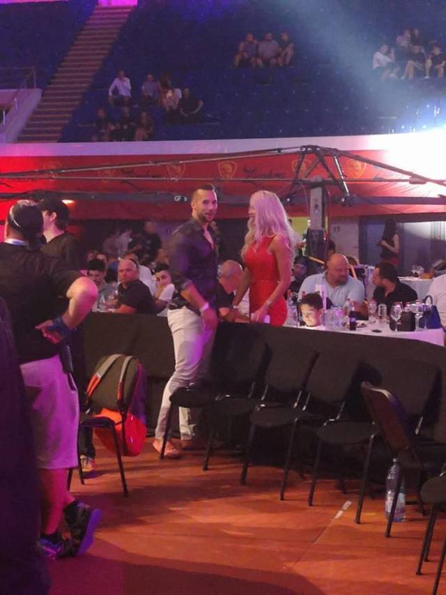 Primele imagini cu Bianca si Tristan dupa ce s-a zis ca sunt despartiti! Vedeta a venit la gala de lupte unde Tate e comentator