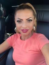 Nicoleta Guta si-a etalat poseta cu perle si cristale printre rulourile cu sunca!