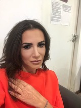 Mara Bănică îşi face o procedură sângeroasă pentru un ten perfect! ”Vreau să îmi fac sânge albastru”