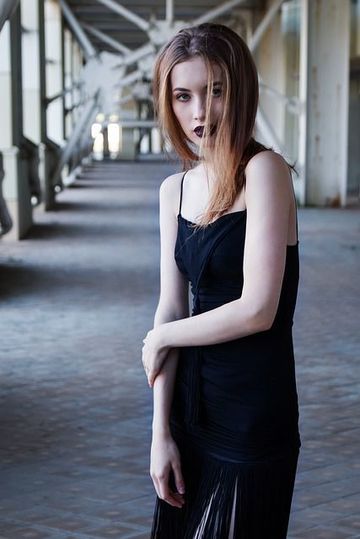 Raluca Bădulescu, specialistul Kfetele.ro pe FASHION, ne învaţă cum să ne îmbrăcăm, atunci când suntem invitate la o nuntă. Idei pentru o ţinută de senzaţie