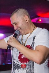 Nicolae Guţă e demolat de un fan nemulţumit de freza lui: “Dacă nu te tunzi ca un om serios, niciodată nu o să mai fii ce ai fost!”