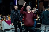 Nicolae Guţă, imagine şocantă cu zeci de fripturi în faţă! Manelistul a uitat de cura de slăbire şi a intrat ”în forţă” în 2019