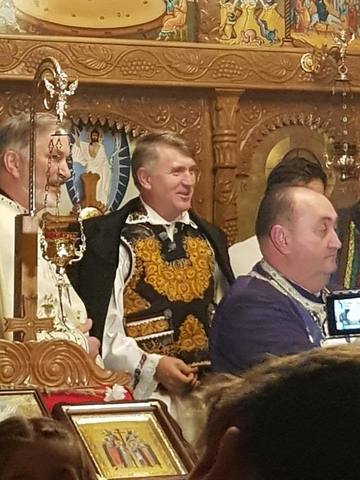 Cristian Pomohaci, naş la botezul ”Regelui Ouălor” din Vaslui! Cine este afaceristul alături de care s-a pozat în altar fostul preot?