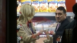 VIDEO | Ilie Dumitrescu a iesit pe furis cu o blonda la cumparaturi! S-au ascuns cat au putut dar tot i-am prins impreuna