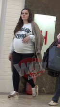 Ce burtica mare are graviduta Cristina Siscanu! Imagini exclusive cu sotia lui Madalin Ionescu in luna a opta de sarcina! Video exclusiv