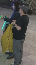 Cum se poarta Bobonete in prezenta sotiei! Si-a lasat consoarta sa plateasca parcarea la iesire din mall! VIDEO EXCLUSIV